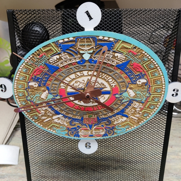 Dallas. Cowboys Aztec calendar clock - Picture 7 of 7